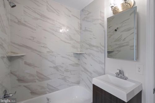 6 Bonsall Ave, Manor PA exterior