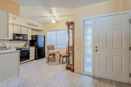 1021 Calle De Las Casitas, Green Valley, AZ 85614-1982