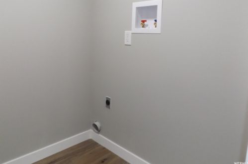 7955 Linton Dr, Taylorsville UT 84088-7617 exterior