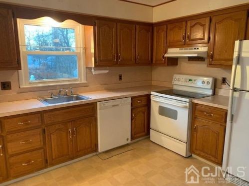 1470 Greenwood Dr, Piscataway NJ 08854-2039 exterior