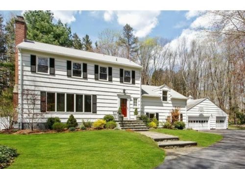 72 Banksville Rd, Armonk NY  10504-2621 exterior