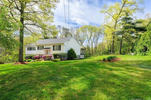 47 Waterman St, Killingly CT 06239-4240 exterior