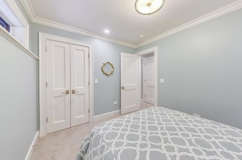 3619 Hermitage Ave, Chicago IL 60613-3506 exterior