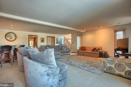 409 Dart Dr, Hanover PA 17331-1327 exterior