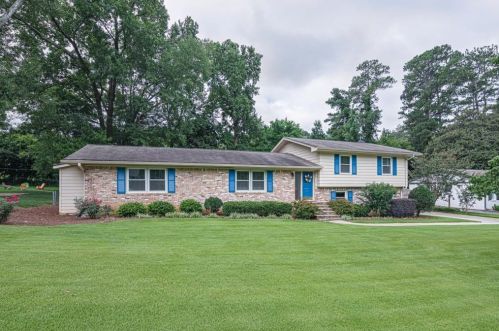 3221 Embry Hills Dr, Atlanta, GA 30341-4327