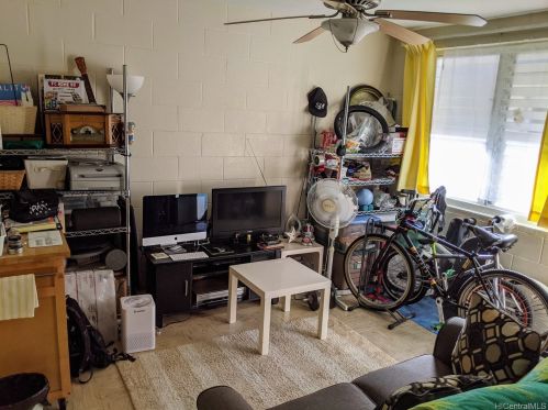 2615 Kaaha St, Honolulu HI 96826-3168 exterior