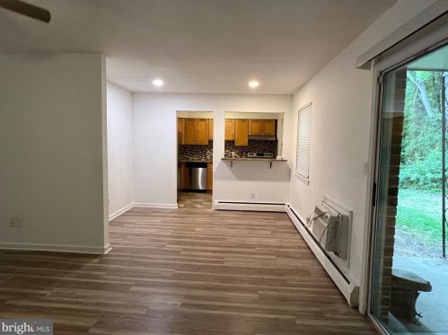 211 Garnet Dr, Burlington NJ 08016-4713 exterior