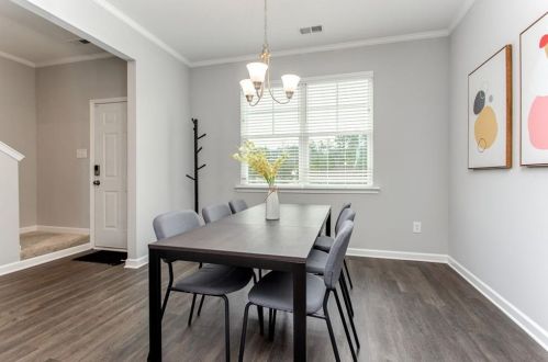 2774 Laurel Ridge Cir, Atlanta GA  30344-8000 exterior