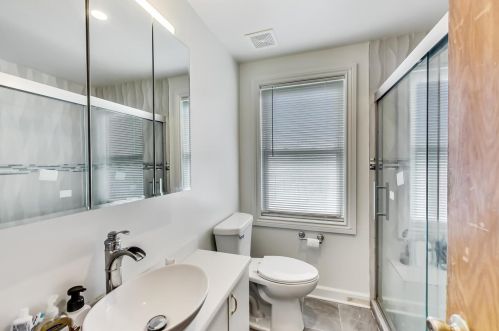 6438 Foster Ave, Chicago IL 60656-2248 exterior