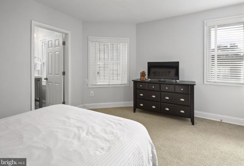 1409 Hopkins St, Washington DC 20036-5922 exterior