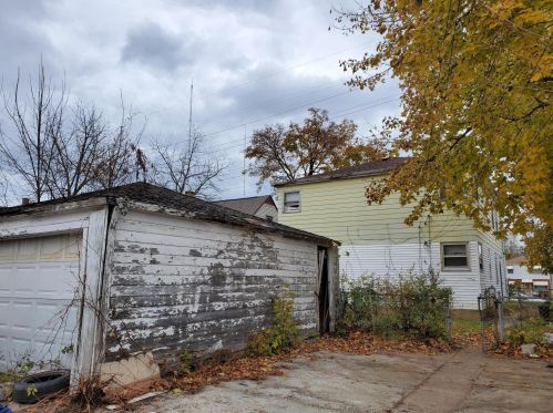 4925 20th St, Milwaukee WI  53221-2812 exterior