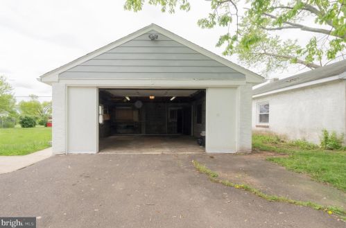 831 Hanover St, Pottstown PA  19464-4254 exterior