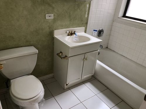 5740 King Dr, Chicago IL 60637-1275 exterior