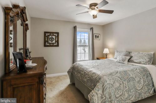 19840 Meredith Dr, Rockville MD 20855-2426 exterior