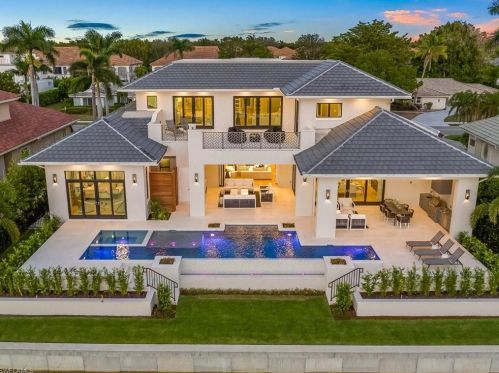 3841 Crayton Rd, Naples FL 34103-3528 exterior