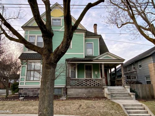 326 Cherry St, Grand Rapids MI 49503-4610 exterior