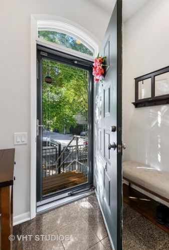 1642 Wabansia Ave, Chicago, IL 60622-1447