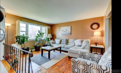 226 Prospect Ave, Green Brook NJ  08812-1418 exterior