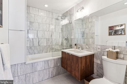 1114 Bodine St, Philadelphia PA  19147-5306 exterior