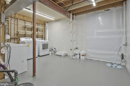 2361 Emerald Hts Ct, Herndon VA 20191-1752 exterior