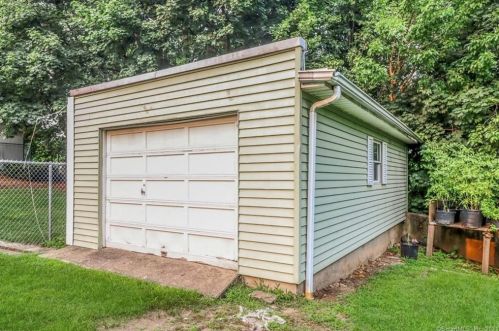 167 Caroline St, Derby CT 06418-1940 exterior