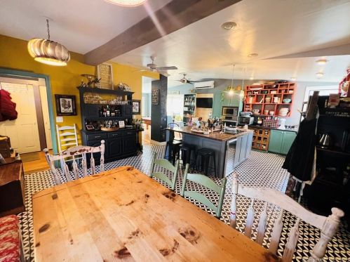 294 Broad St, Killingly CT 06239-3604 exterior