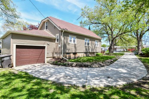 4235 92nd St, Milwaukee WI  53228-2133 exterior