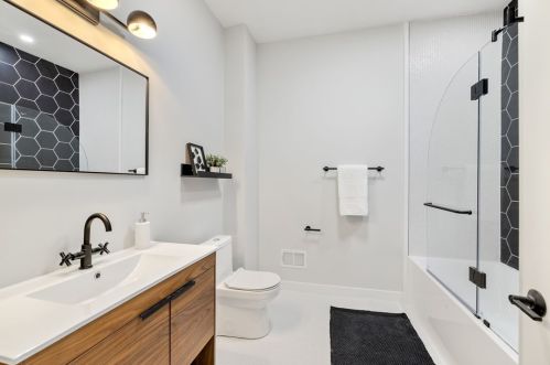 5105 Holmes St, Pittsburgh PA  15201-2433 exterior