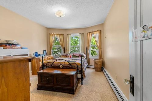 37 6 Ave, Woonsocket RI 02895-4024 exterior