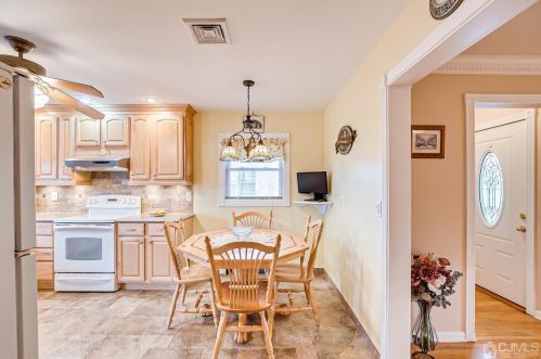 57 Barton St, Edison NJ 08837-2855 exterior