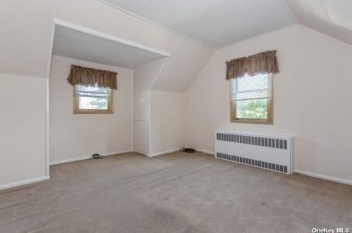 14 Lydia St, Valley Stream NY 11580-2714 exterior