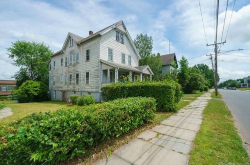 90 Bassett St, New Britain, CT 06051-3022