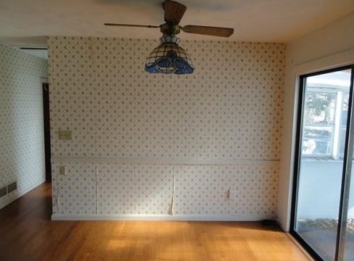 16 Namquid Dr, Middletown RI exterior