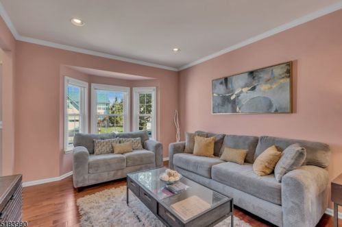 41 Heinrick Way, Bridgewater NJ 08807-5660 exterior