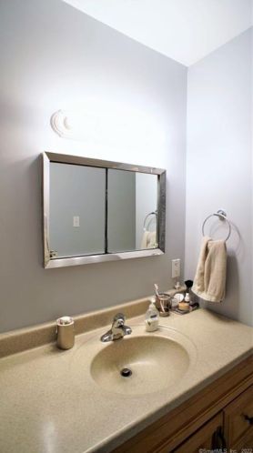 26 Lenox Ave, Norwalk CT 06854-4024 exterior