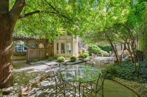 1442 Astor St, Chicago IL  60610-1615 exterior