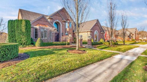 1140 Autumnview Dr, Rochester, MI 48307-6060