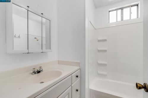 2053 Dalis Dr, Concord CA 94520-5417 exterior