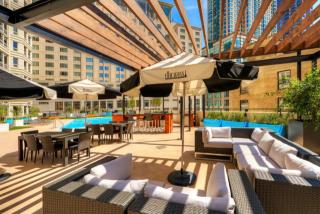 750 Rush St, Chicago IL  60611-2536 exterior