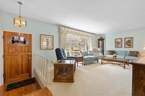 1202 Cleven Ave, Mount Prospect, IL 60056-2910