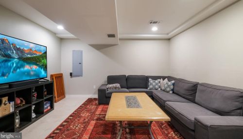 915 19 St, Philadelphia PA 19146-2638 exterior