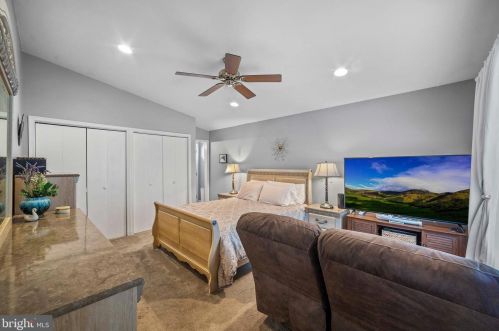 215 Main St, Pilesgrove NJ  08098-1043 exterior