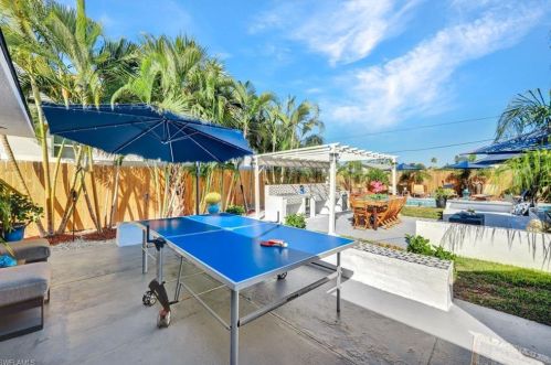 821 91 Ave, Naples FL 34108-2426 exterior