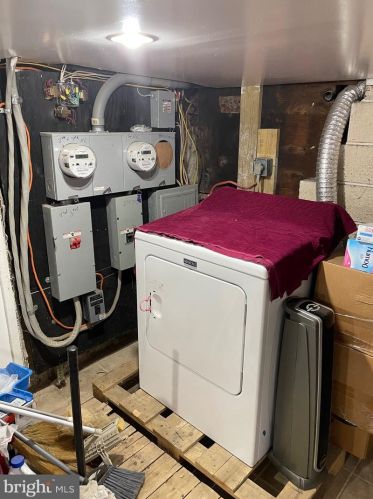 1239 6 St, Philadelphia PA 19140-4561 exterior