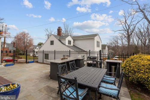 804 Enderby Dr, Alexandria VA 22302-2224 exterior