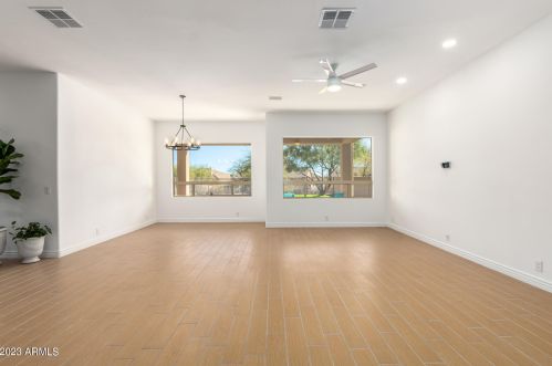 22037 55th St, Phoenix AZ  85054-7151 exterior