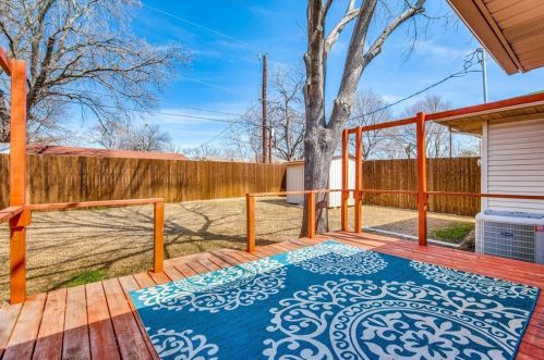 2211 Dewitt St, Irving TX 75062-4210 exterior