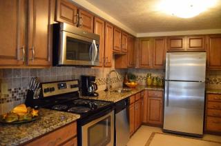 27040 Cedar Rd, Cleveland OH  44122-1115 exterior