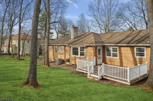 96 Rockledge Dr, Livingston NJ  07039-1121 exterior