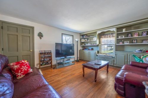 135 Patton Rd, Woonsocket, RI 02895-3823